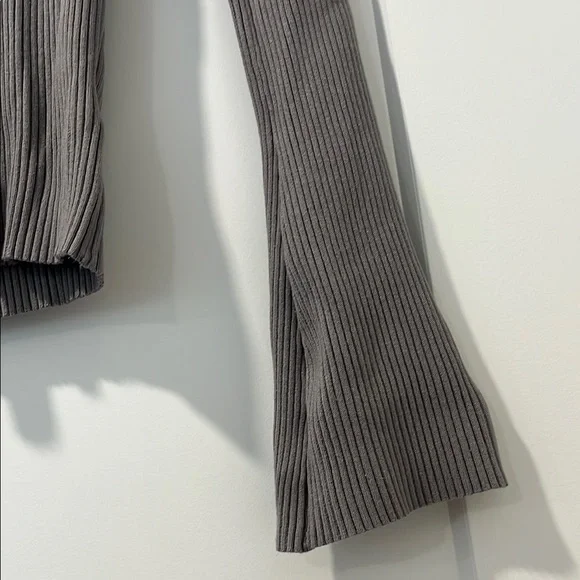 Gray Ribbed Long Sleeve Top - Picture 2 of 5